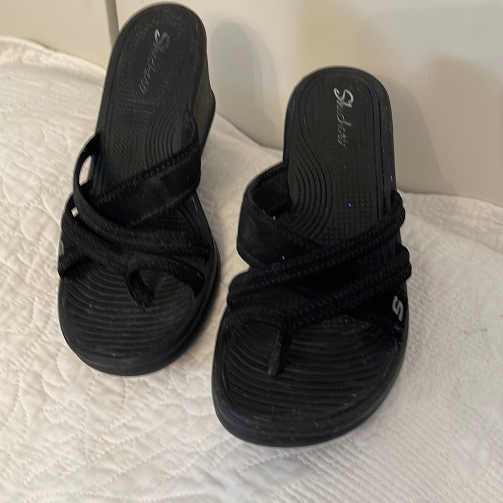 Black wedge heel flip flops